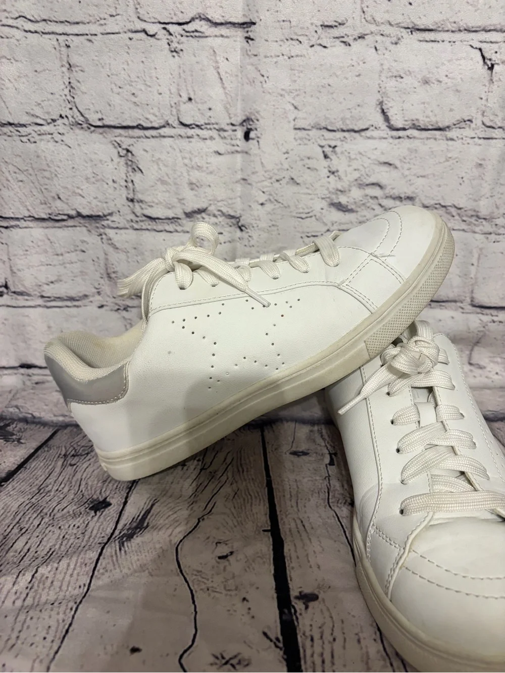 Girls White Shoes Size 4